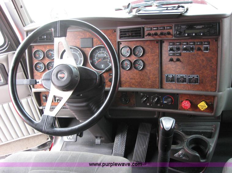 image for item 7145 2003 Kenworth T600 semi truck