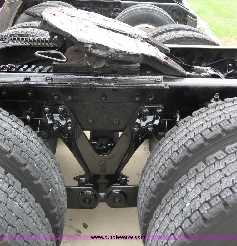 image for item 7145 2003 Kenworth T600 semi truck