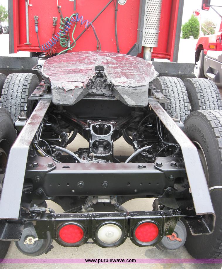 image for item 7145 2003 Kenworth T600 semi truck