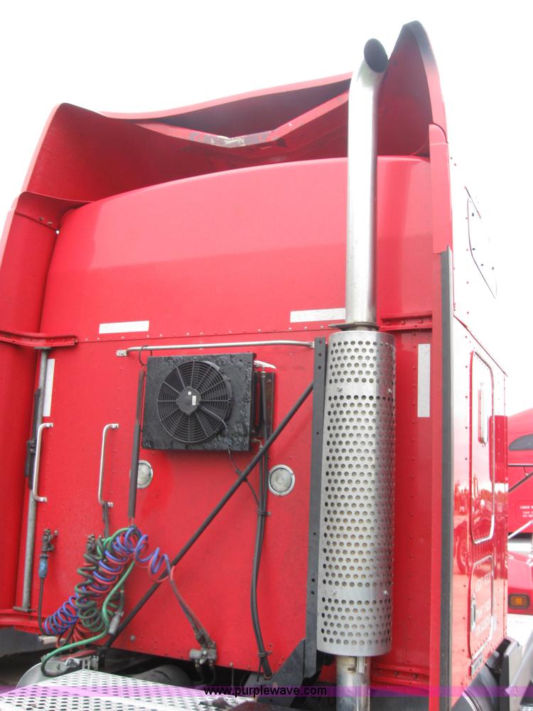 image for item 7145 2003 Kenworth T600 semi truck
