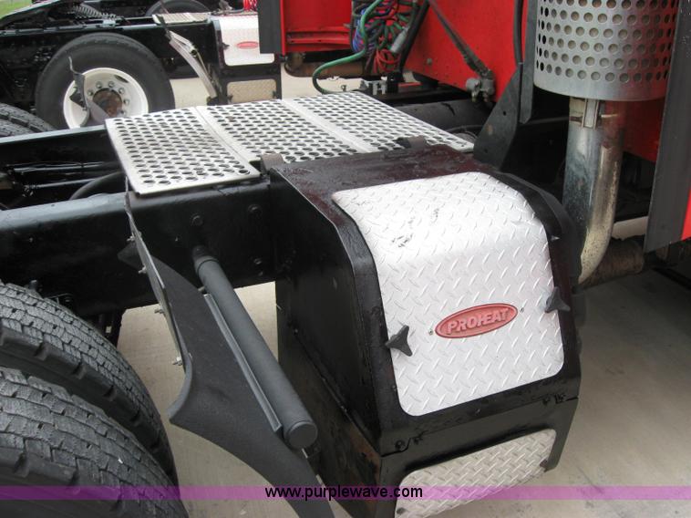 image for item 7145 2003 Kenworth T600 semi truck