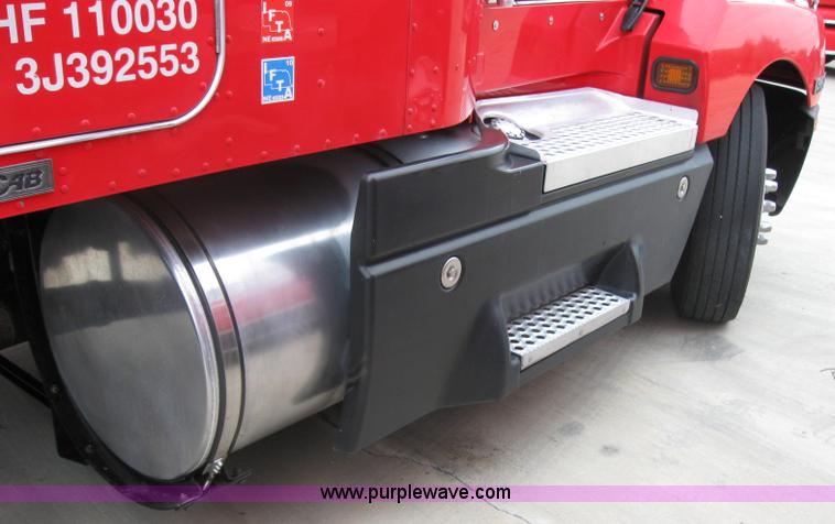 image for item 7145 2003 Kenworth T600 semi truck