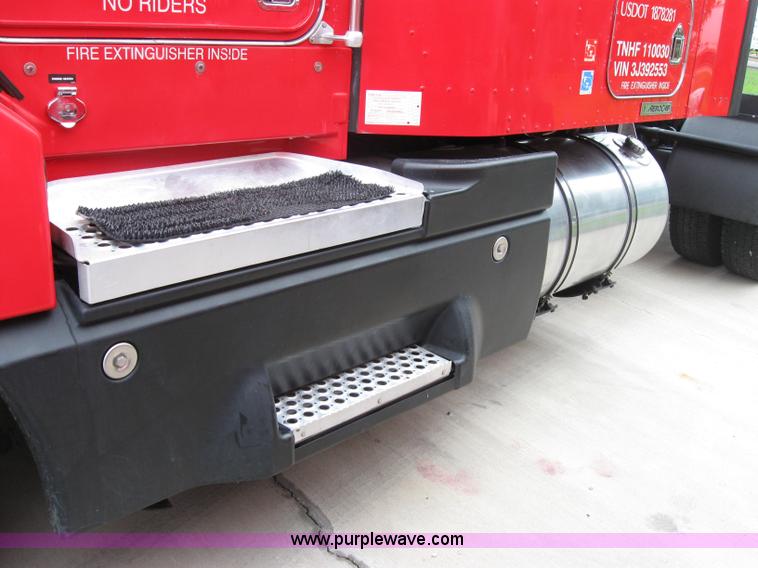 image for item 7145 2003 Kenworth T600 semi truck