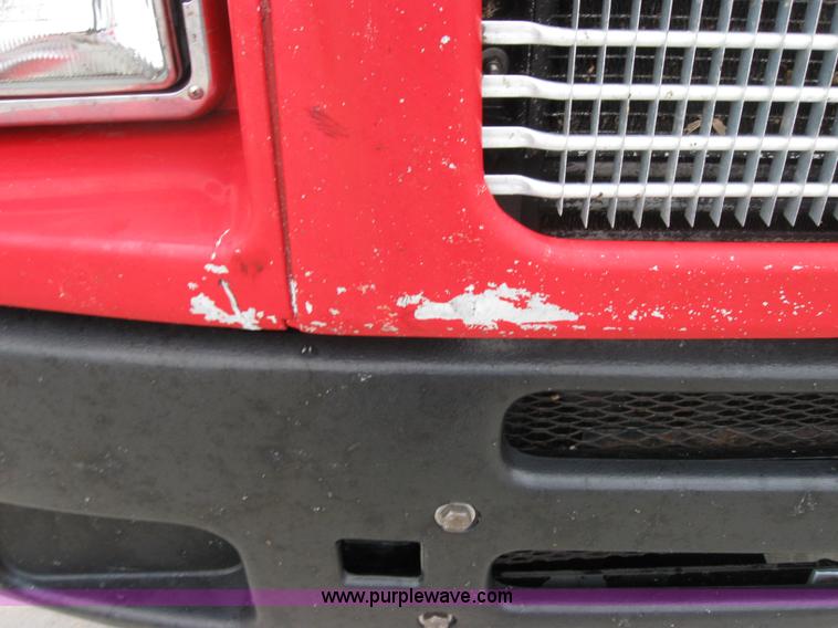 image for item 7145 2003 Kenworth T600 semi truck