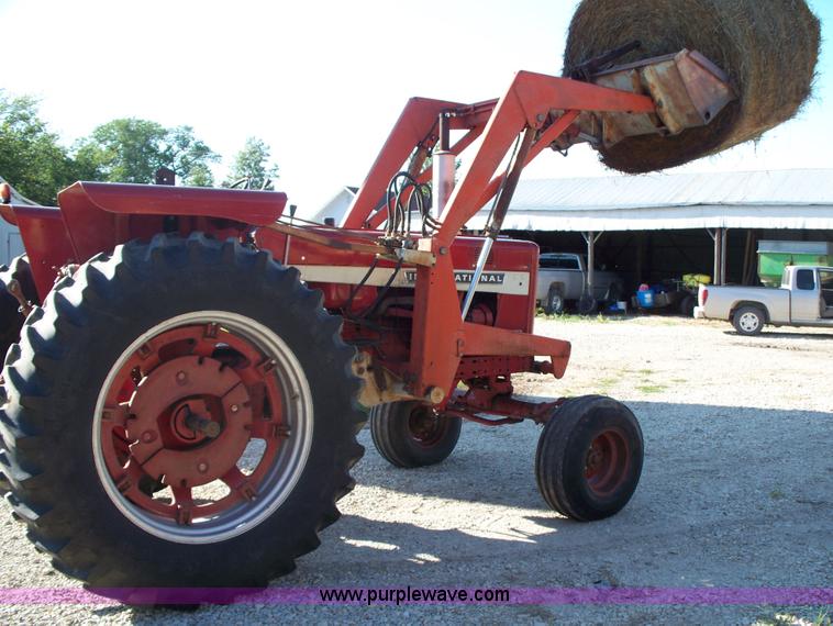image for item 1000 International 656 Hydro tractor