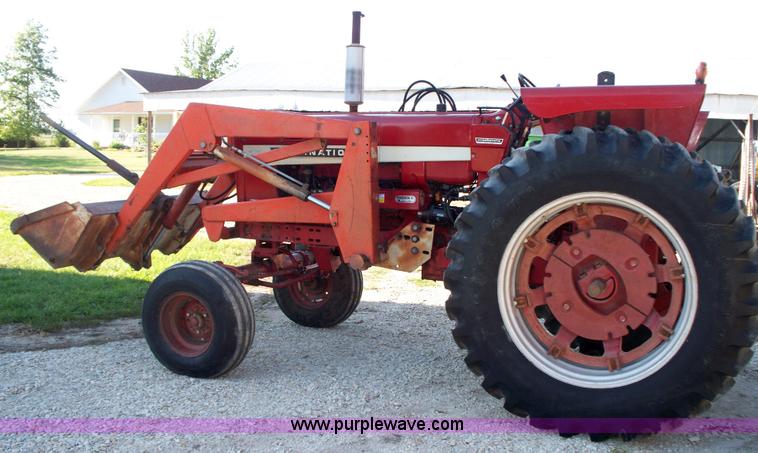 image for item 1000 International 656 Hydro tractor