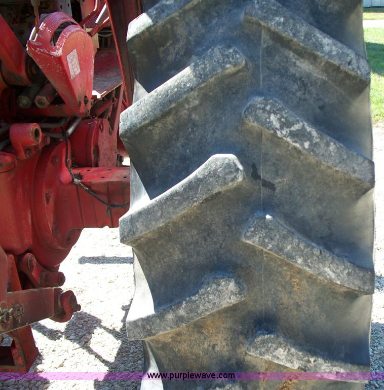 image for item 1000 International 656 Hydro tractor