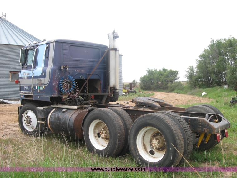image for item 2461 1980 International Transtar II semi truck