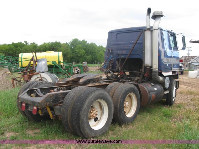 image for item 2461 1980 International Transtar II semi truck