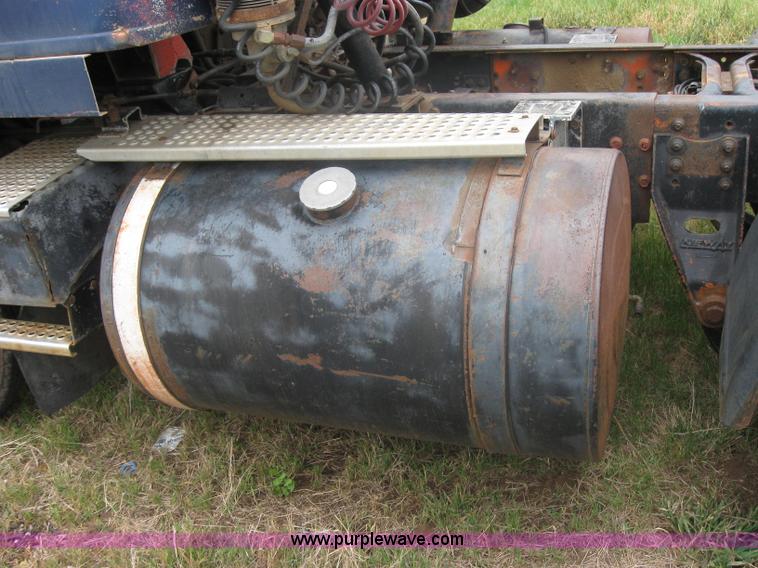 image for item 2461 1980 International Transtar II semi truck