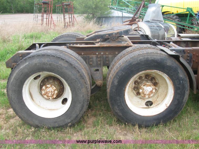 image for item 2461 1980 International Transtar II semi truck