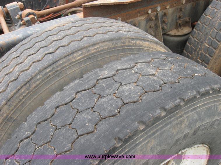 image for item 2461 1980 International Transtar II semi truck