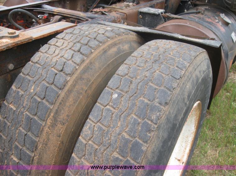 image for item 2461 1980 International Transtar II semi truck