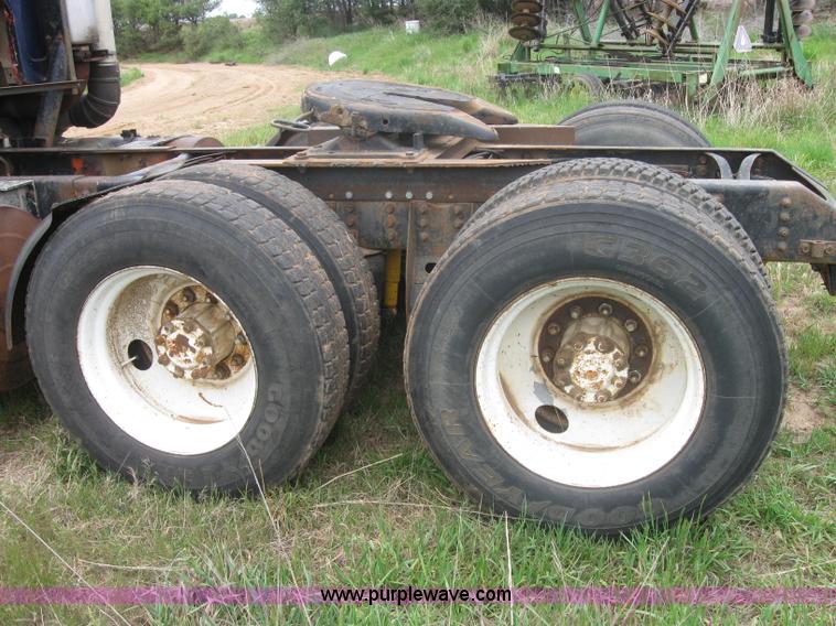 image for item 2461 1980 International Transtar II semi truck