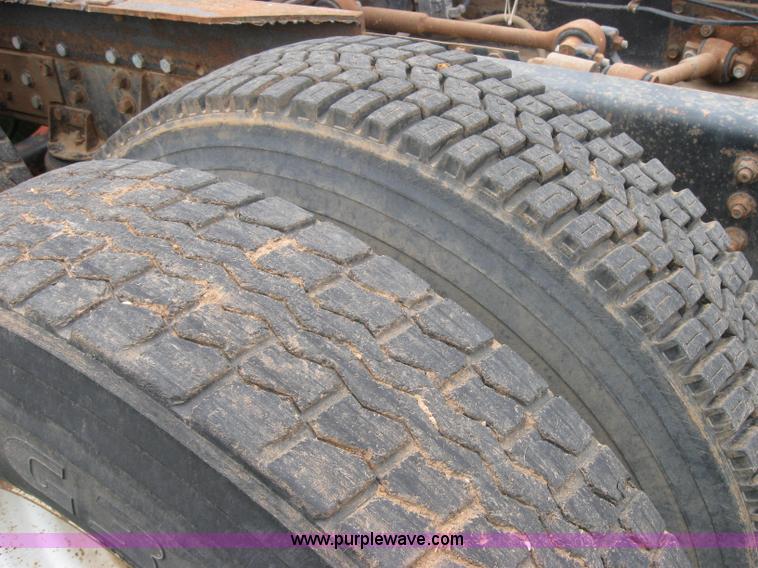 image for item 2461 1980 International Transtar II semi truck