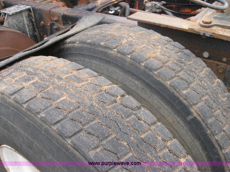 image for item 2461 1980 International Transtar II semi truck