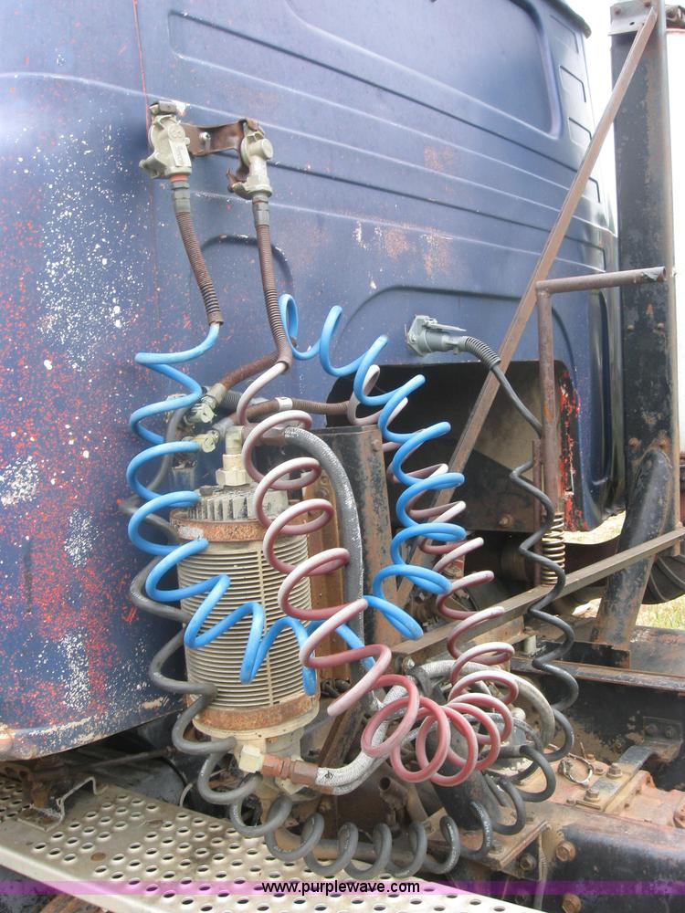 image for item 2461 1980 International Transtar II semi truck