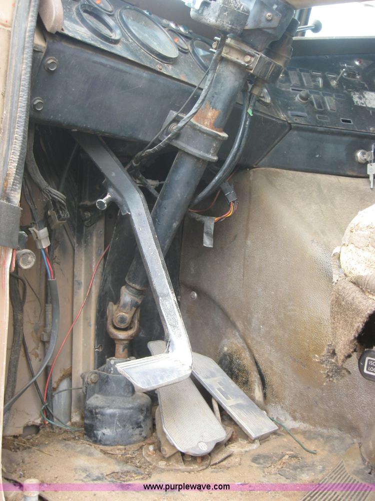 image for item 2461 1980 International Transtar II semi truck