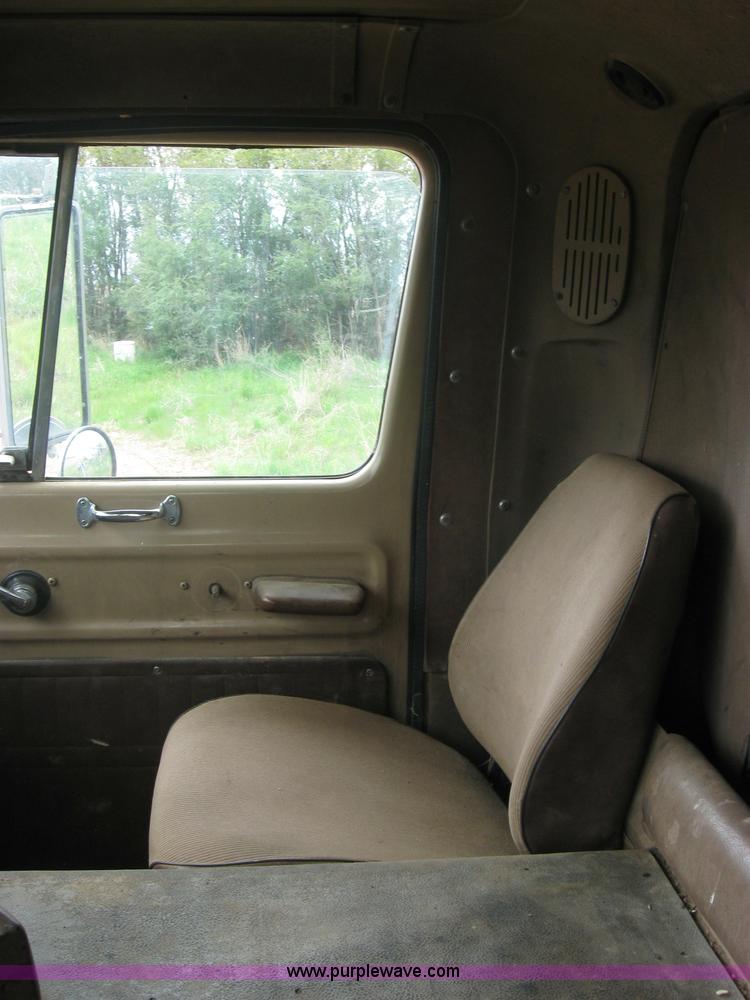 image for item 2461 1980 International Transtar II semi truck