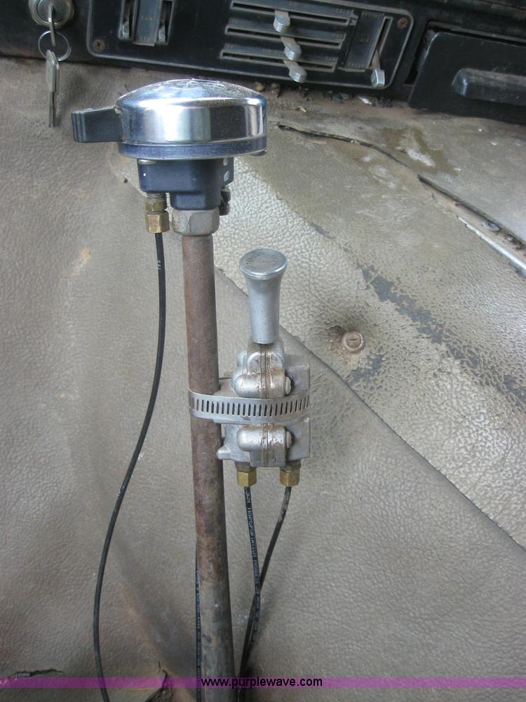 image for item 2461 1980 International Transtar II semi truck