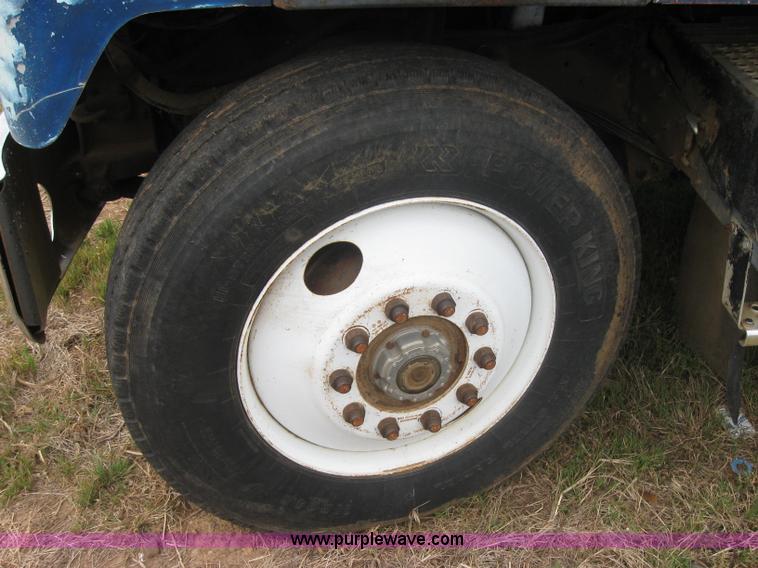 image for item 2461 1980 International Transtar II semi truck