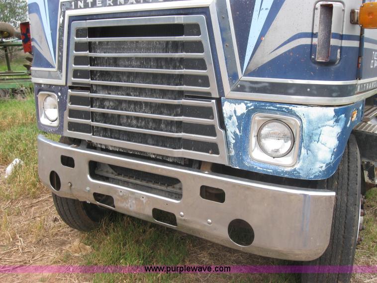 image for item 2461 1980 International Transtar II semi truck