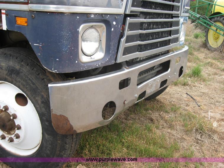 image for item 2461 1980 International Transtar II semi truck