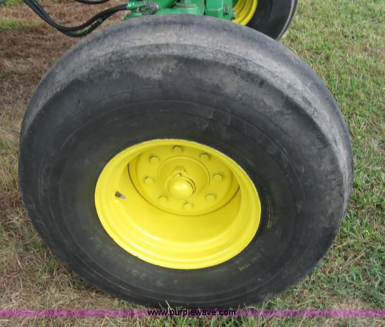 image for item 2547 1997 John Deere 7610 tractor