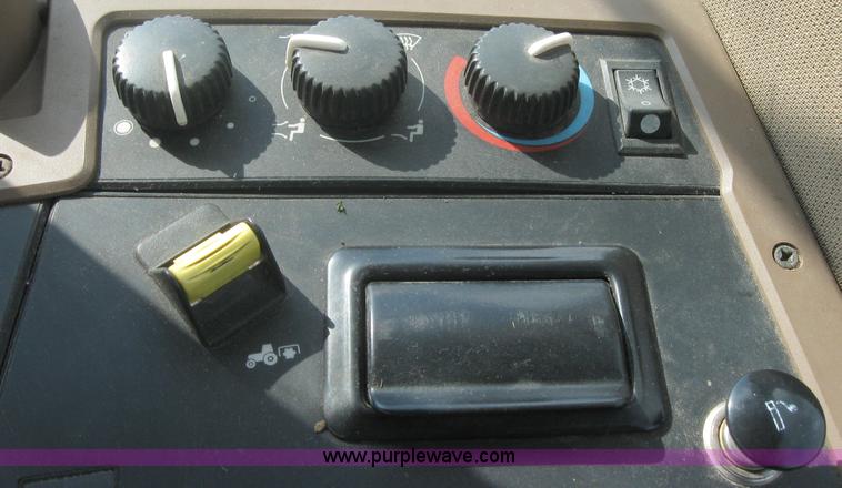 image for item 2547 1997 John Deere 7610 tractor