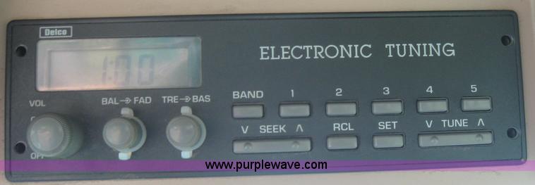 image for item 2547 1997 John Deere 7610 tractor