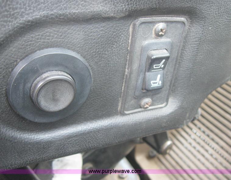 image for item 2547 1997 John Deere 7610 tractor