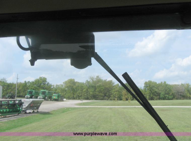 image for item 2547 1997 John Deere 7610 tractor