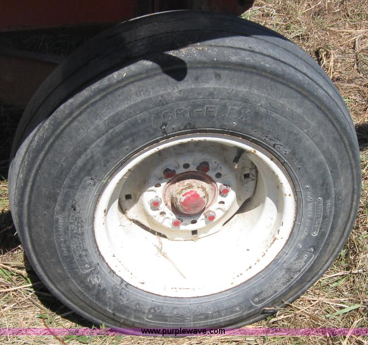 image for item 2749 Ficklin 435 gravity wagon