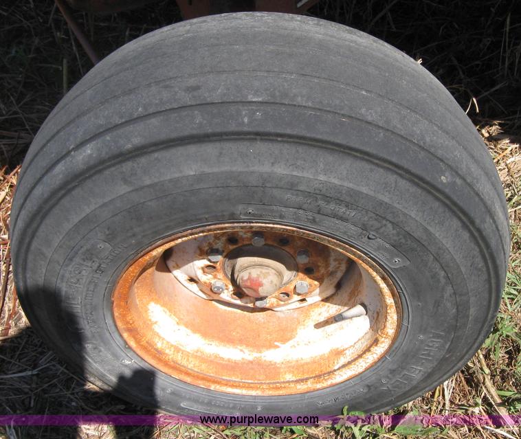 image for item 2749 Ficklin 435 gravity wagon