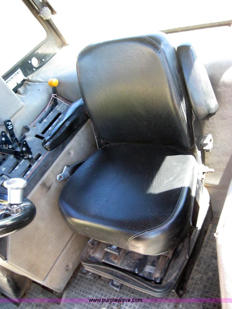 image for item 2755 1984 Case IH 2394 tractor