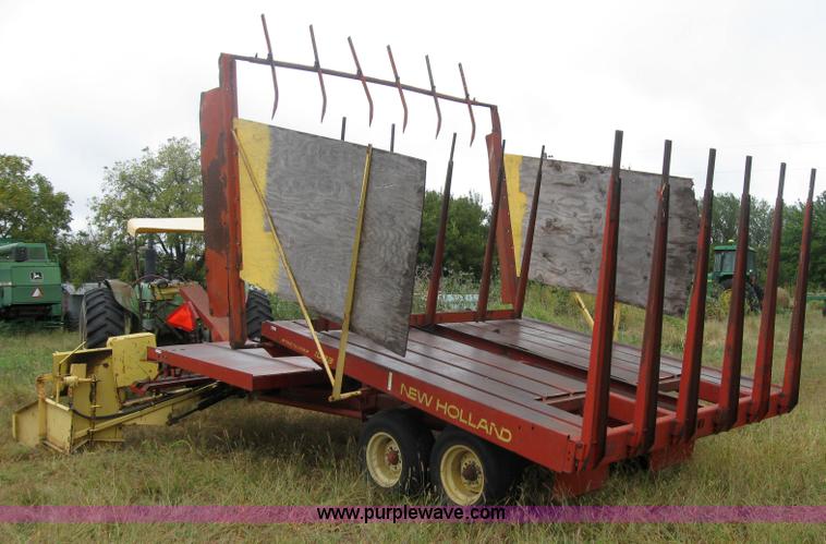 image for item 2794 New Holland Stackliner 1033 bale wagon