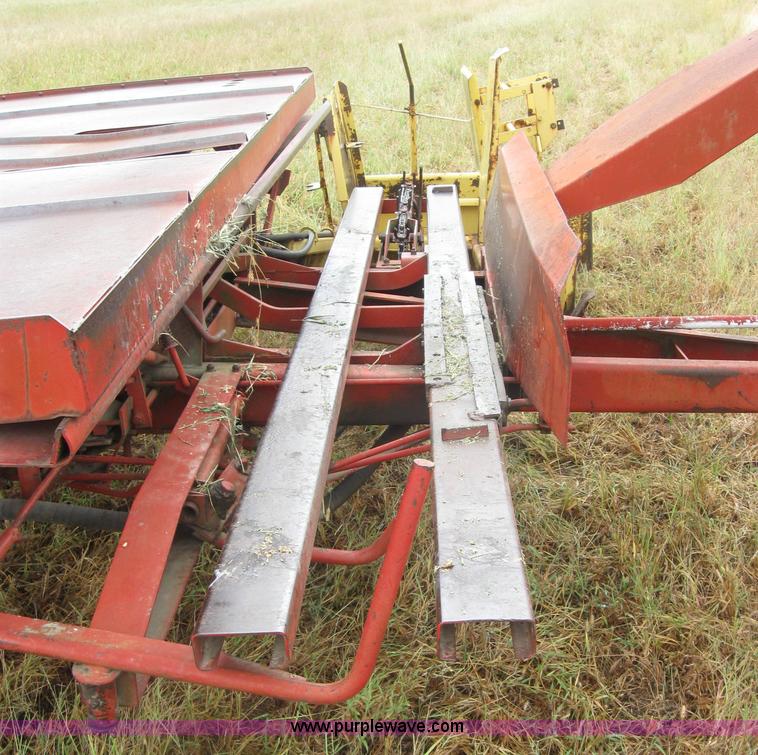 image for item 2794 New Holland Stackliner 1033 bale wagon