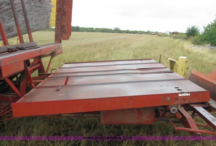 image for item 2794 New Holland Stackliner 1033 bale wagon