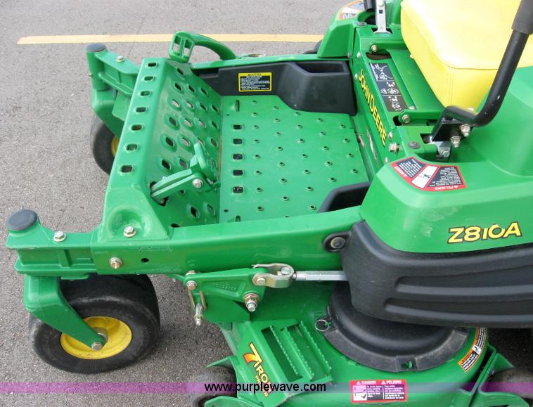 image for item 2798 John Deere Z810A commercial mower