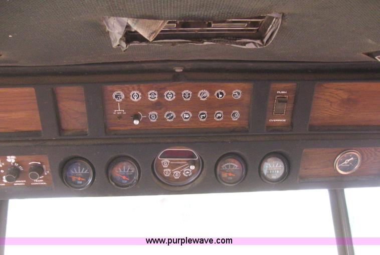 image for item 2969 1981 Massey-Ferguson 860 combine with 24' header