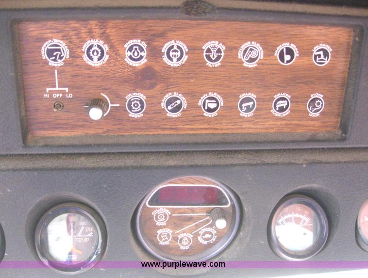 image for item 2969 1981 Massey-Ferguson 860 combine with 24' header