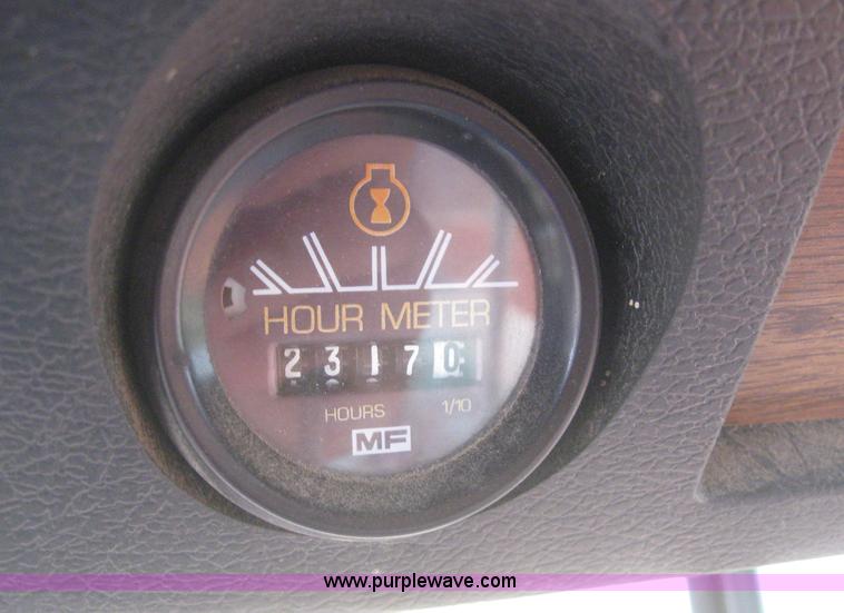 image for item 2969 1981 Massey-Ferguson 860 combine with 24' header