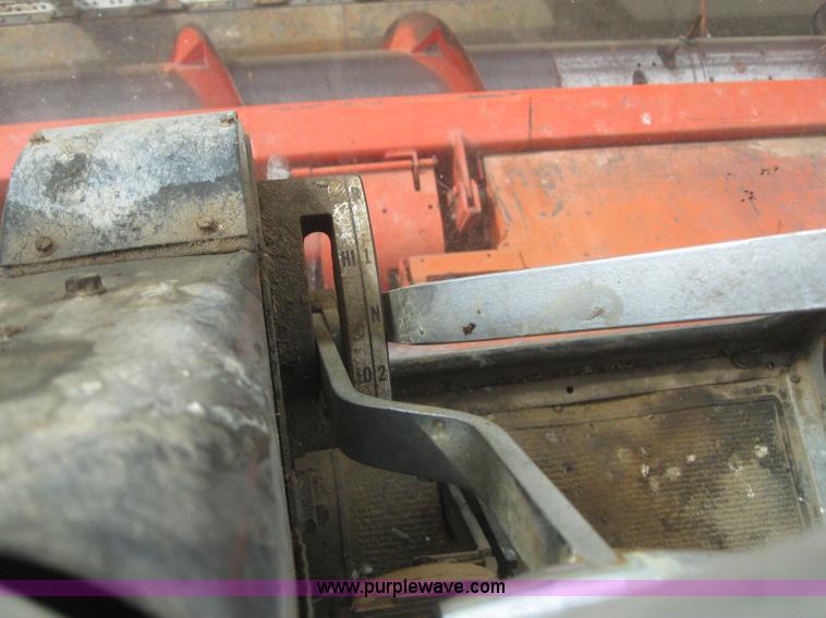 image for item 2969 1981 Massey-Ferguson 860 combine with 24' header