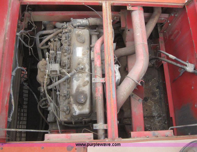 image for item 2969 1981 Massey-Ferguson 860 combine with 24' header