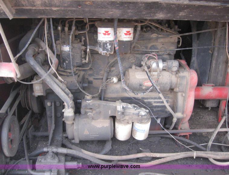 image for item 2969 1981 Massey-Ferguson 860 combine with 24' header