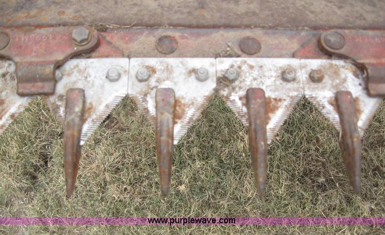 image for item 2969 1981 Massey-Ferguson 860 combine with 24' header