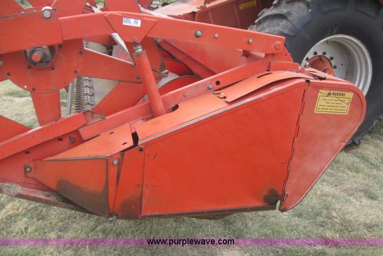 image for item 2969 1981 Massey-Ferguson 860 combine with 24' header