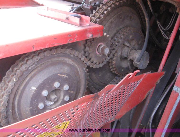 image for item 2969 1981 Massey-Ferguson 860 combine with 24' header