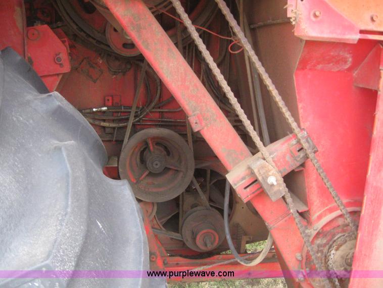 image for item 2969 1981 Massey-Ferguson 860 combine with 24' header