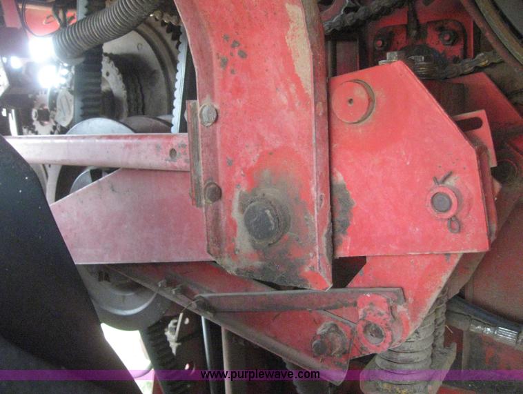 image for item 2969 1981 Massey-Ferguson 860 combine with 24' header